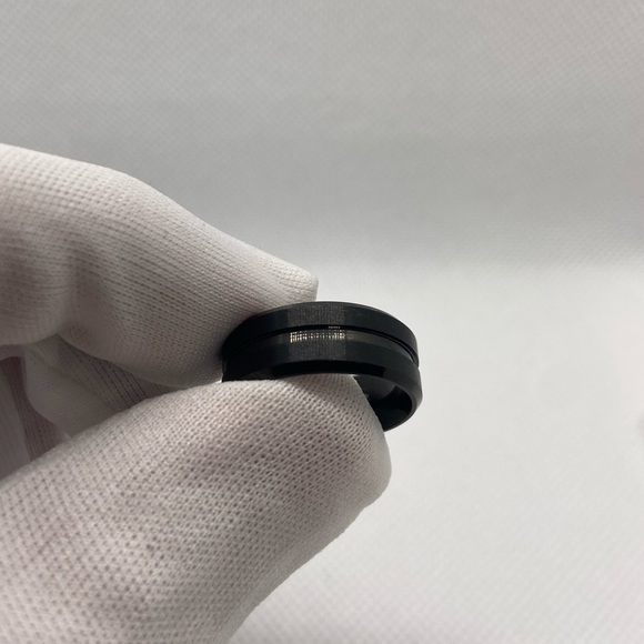 Men's Classic Black Stainless Steel Ring - Picture 4 of 4